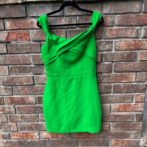 Adelyn Rae Vibrant Green Mini Dress size medium - Picture 1 of 4